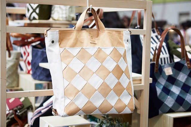 北欧デザイン×織物 帆布と一緒に文化を編み込んだ一点モノのバッグ