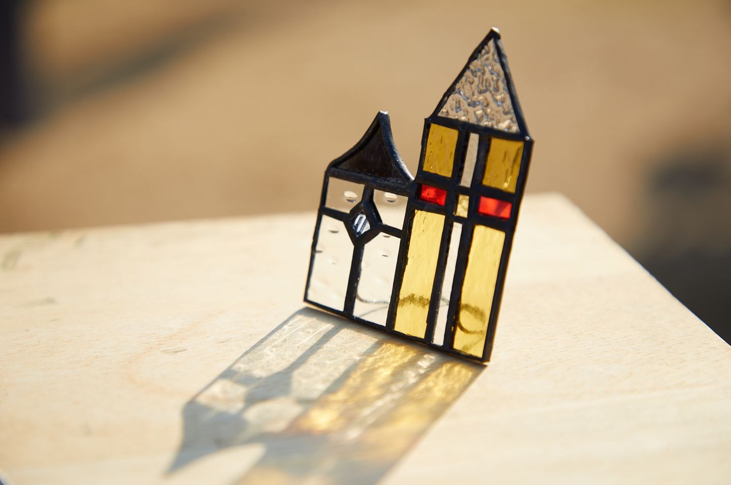 きらびやかに光るオリジナリティあふれるステンドグラス－la goutte